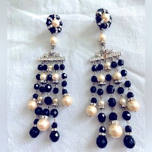 Earrings black and pearls long